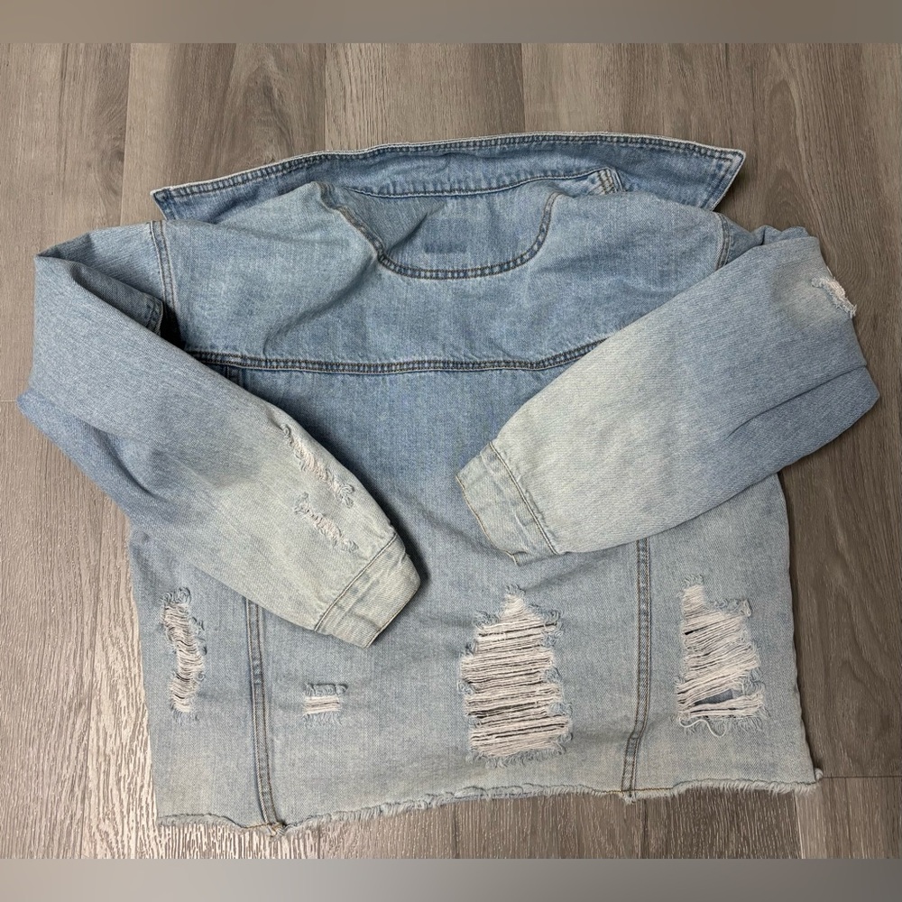 Wild Fable Light Washed Distressed Denim Jacket Cropped Fit Women’s Size Large - Picture 5 of 9